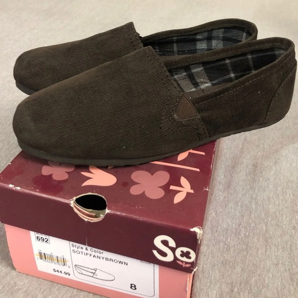 Like new Brown Corduroy slip on shoes by SO. - Picture 1 of 3